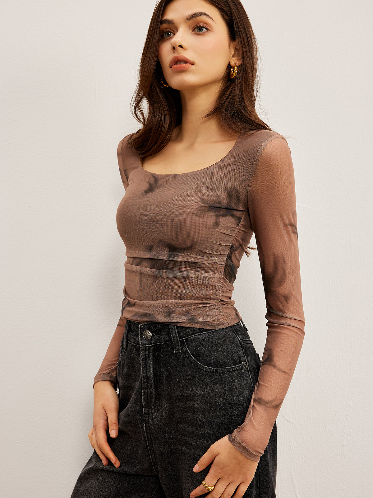 Camiseta de Malla con Diseño Floral Batik
