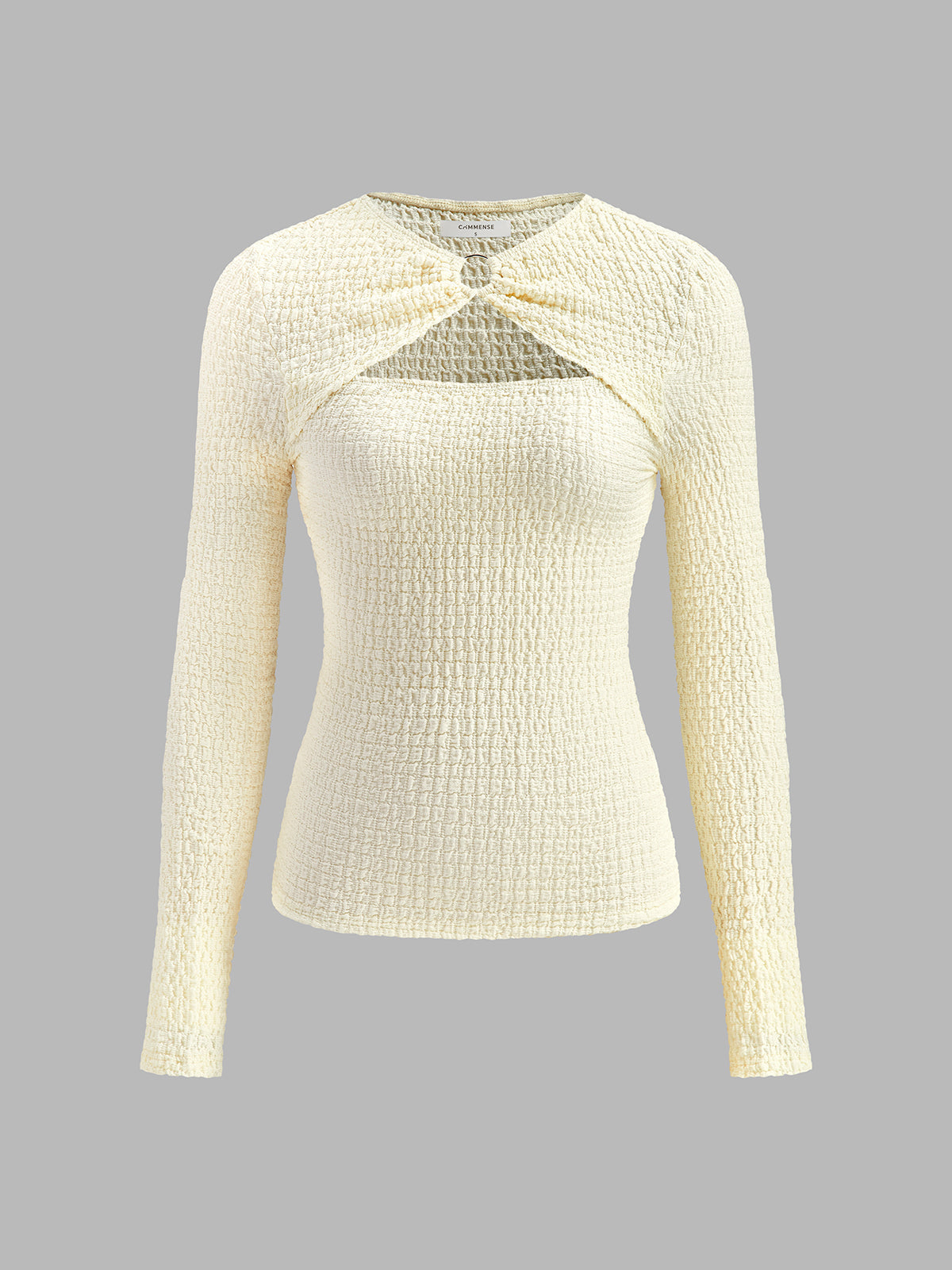 Blusa con Detalle de O-ring y Pliegues