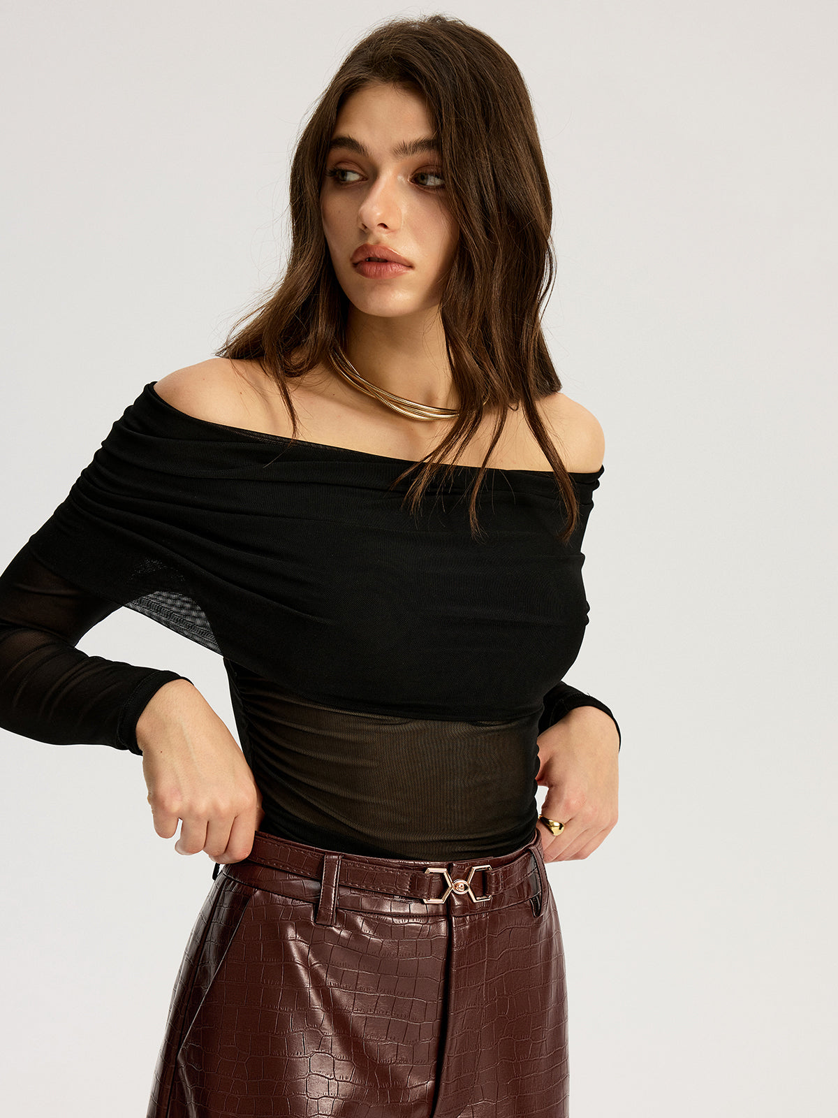 Camiseta Off-Shoulder Larga con Manga y Copa Integrada