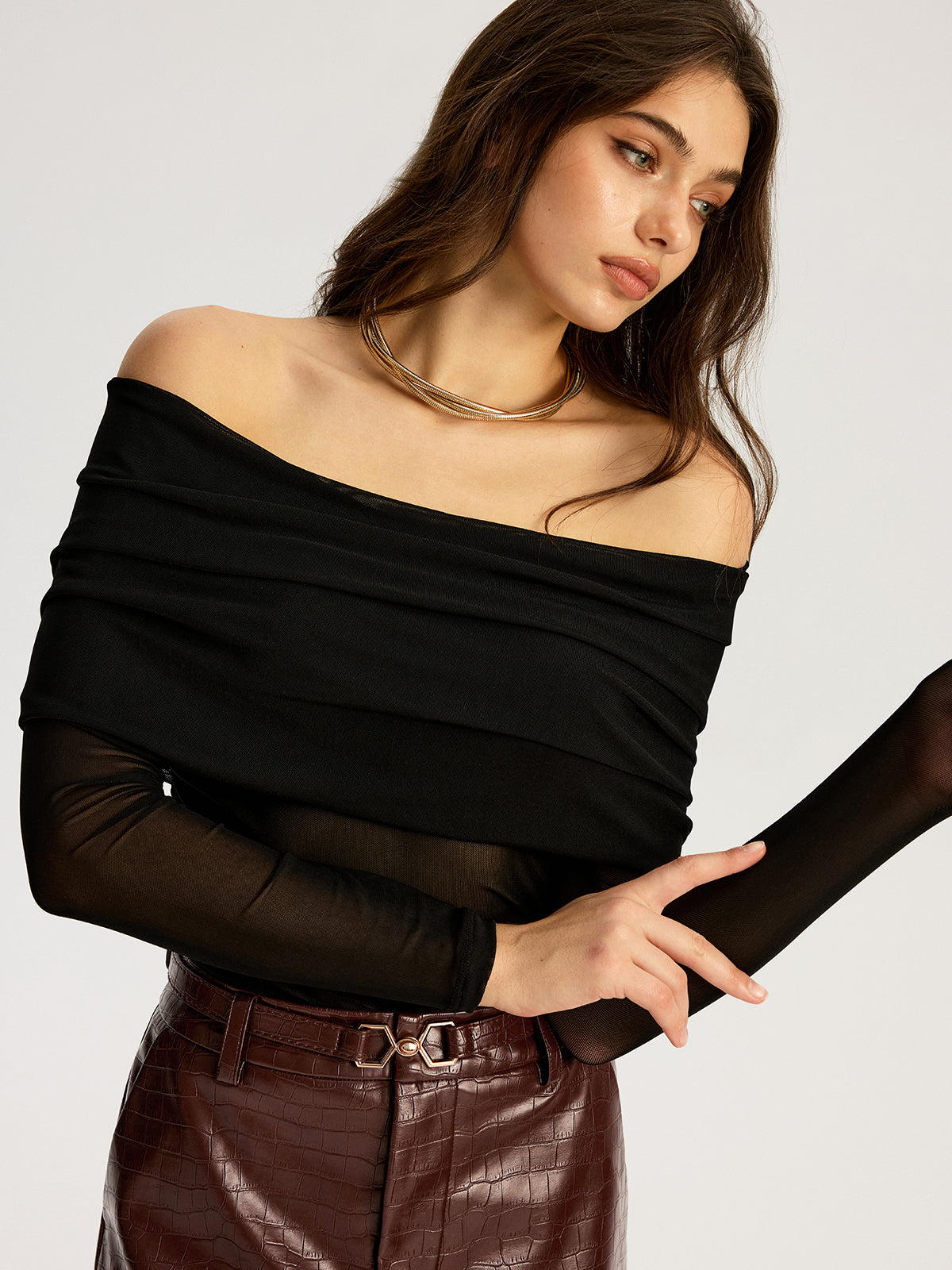 Camiseta Off-Shoulder Larga con Manga y Copa Integrada